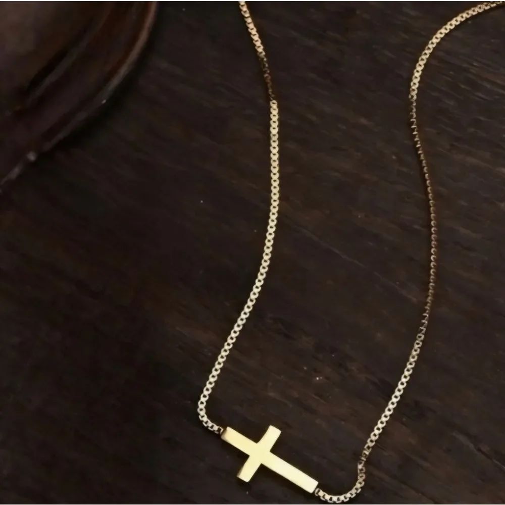 🔸️⏭️NIB Gold Toned 14k Stainless Steel Cross Necklace